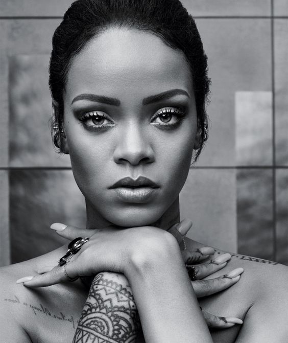 Rihanna: Must be love on the brain…