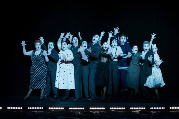 RINOCERII de Eugène Ionesco – spectacol online oferit de Teatrul Național „Marin Sorescu” din Craiova