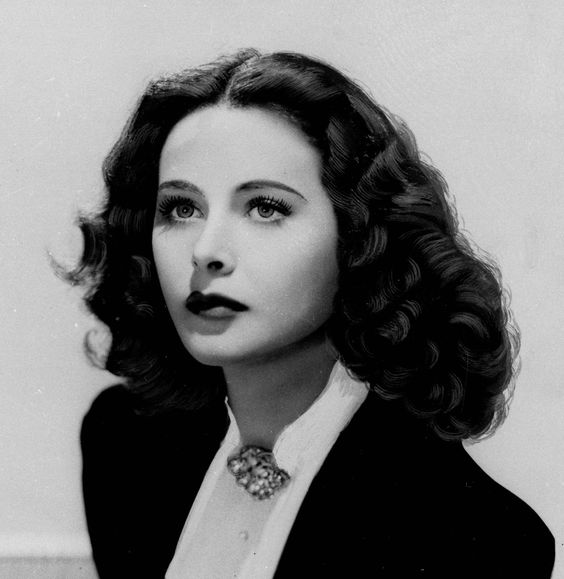 Atâta timp cât știu să iubesc, voi rămâne în viață – Hedy Lamarr