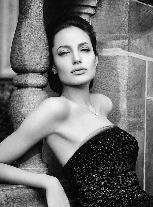 Angelina Jolie va fi Maria Callas în ”Maria”